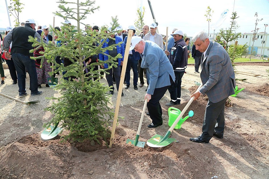 Odunpazarı Belediyesi, 3’üncü Ahşap Heykel Festivali ve 5’inci Cam Festivali kapsamında fidan dikim etkinliği ve Mehmet Erdem Konseri düzenledi. 