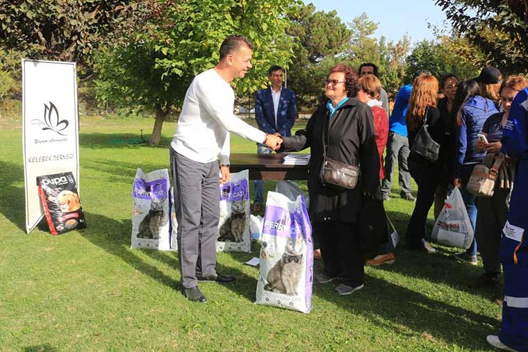 Odunpazarı Belediyesi Kedi Evleri Projesi’ne, Eskişehir Yem Sanayi (ESYEM) üretmeye başladığı kedi ve köpek mamaları ile destek olacak.