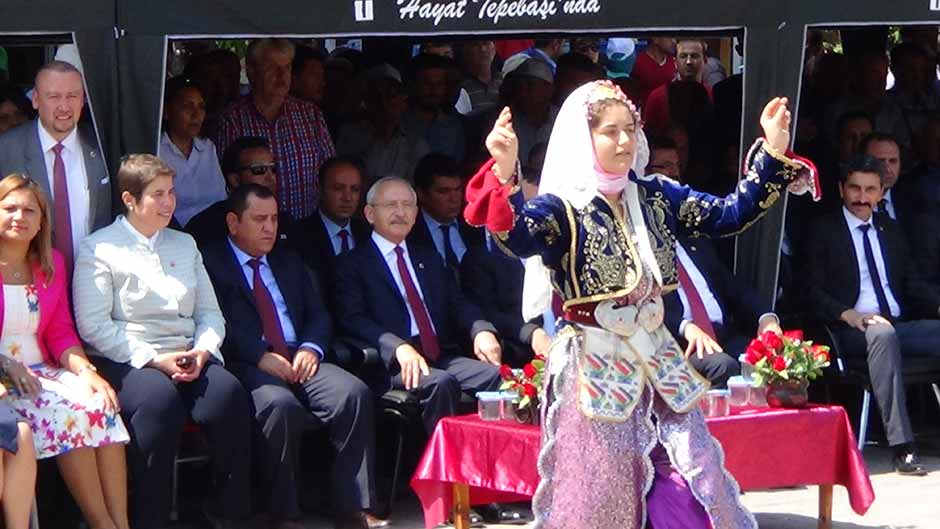 Cumhuriyet Halk Partisi (CHP) Genel Başkanı Kemal Kılıçdaroğlu, Büyük Taarruzun kazanıldığı topraklar olan Kütahya'nın Dumlupınar ilçesinde, 30 Ağustos Zafer Bayramı etkinliklerine katıldı.