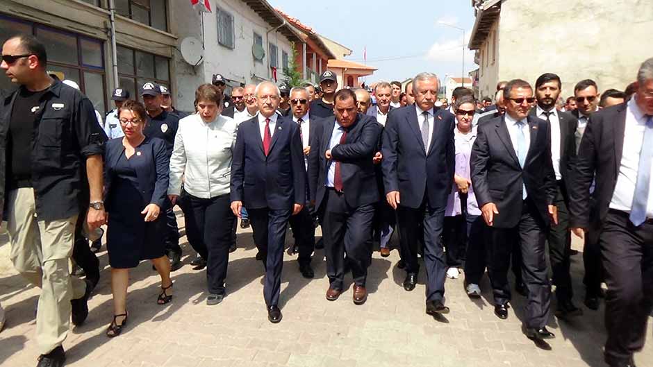 Cumhuriyet Halk Partisi (CHP) Genel Başkanı Kemal Kılıçdaroğlu, Büyük Taarruzun kazanıldığı topraklar olan Kütahya'nın Dumlupınar ilçesinde, 30 Ağustos Zafer Bayramı etkinliklerine katıldı.