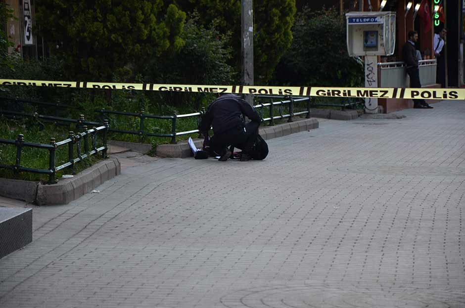 Eskişehir’in işlek yerlerinden Adalar mevkiinde unutulan çanta, kısa süreli paniğe neden oldu.