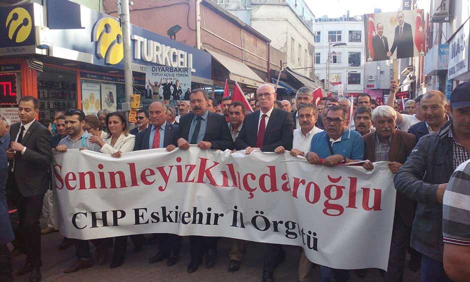 Eskişehir'de CHP Genel Başkanı Kemal Kılıçdaroğlu'na destek yürüyüşünde gerginlik yaşandı.