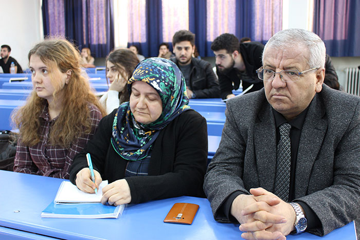 Başörtü yasağı nedeniyle zamanında ailesi tarafından okula gönderilmeyen evli ve 5 çocuk sahibi Fadime Uygun, azmedip rüyalarına giren okul sıralarına yıllar sonra kavuştu. Evlendikten sonra eşi tarafından desteklenen anne, 19 yaşındaki kızıyla beraber hazırlanarak Eskişehir Osmangazi Üniversitesi (ESOGÜ) Tarih Bölümünü kazandı.