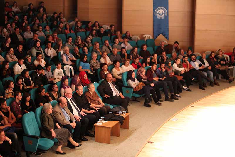 Odunpazarı Belediyesi Tiyatro Topluğu tarafından sahnelenen “Komik Para” isimli tiyatro oyunu, düzenlenen gala programı ile 'perde' dedi. 