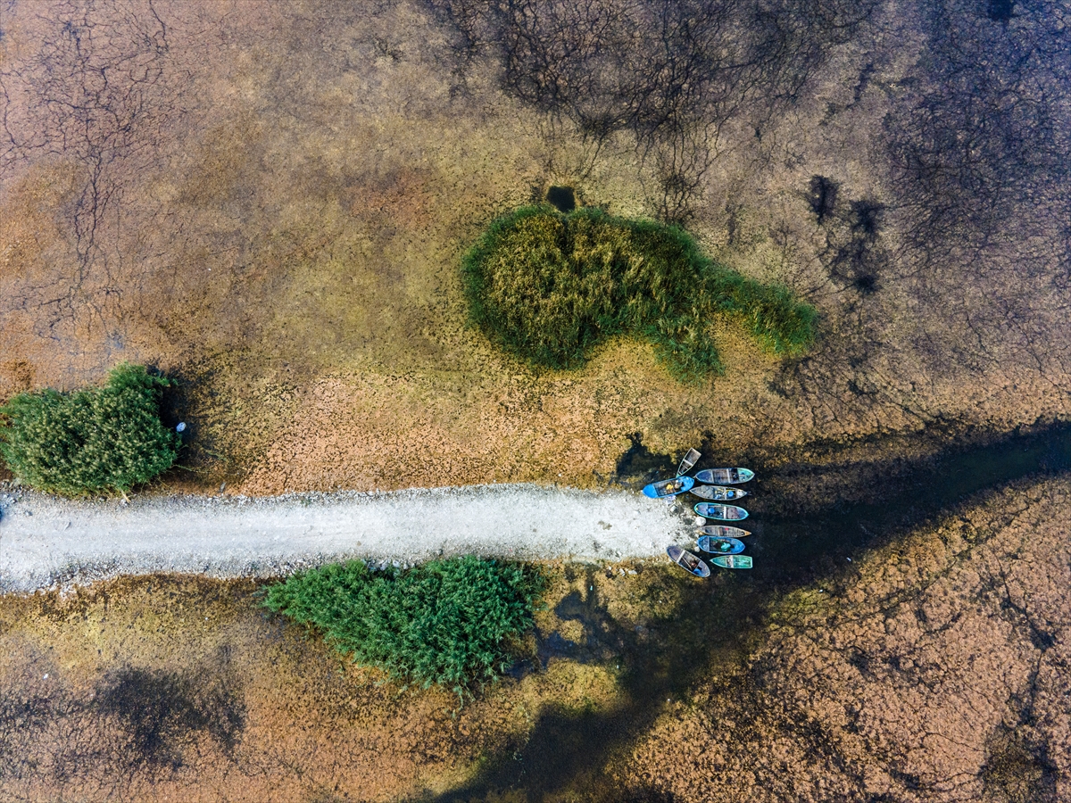 Konya'nın Ilgın ilçesi sınırlarında, yaklaşık 1100 metre rakımda, 27 kilometrekare civarında alana sahip olan ve tektonik oluşum ile meydana gelen Çavuşçu Gölü (veya Ilgın Gölü), çeşitli kuş ve balık türlerine ev sahipliği yaparken 1992 yılında I. Derece Doğal Sit Alanı ilan edildi. Gölde, son yıllarda yaşanan kuraklık sebebi ile su seviyesi düştü.