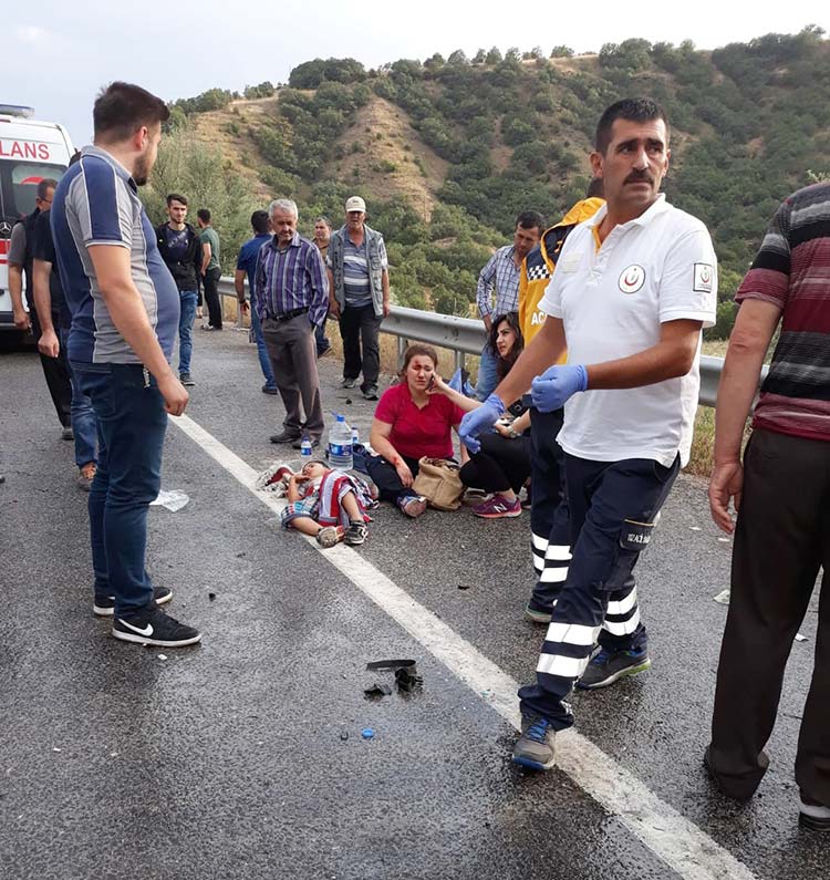 Ankara'nın Kızılcahamam ilçesinde dün akşam meydana gelen ve 2 kişinin olay yerinde yaşamını yitirdiği kazada ölenlerin sayısı 4'e yükseldi.