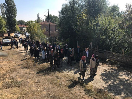 Bozüyük'e bağlı Muratdere köyü sınırları içerisinde yer alan ormanlık alana kurulması planlanan maden ocağı ile ilgili olarak İl Genel Meclis üyeleri yerinde incelemelerde bulundular. 