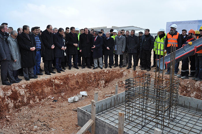 Gümrük ve Ticarete Bakanı Bülent Tüfenkci, “Cumhurbaşkanlığı-Hükümet Sisteminin kabul edilmesiyle beraber Türkiye’nin yakalamış olduğu güven ve istikrarla beraber ticaret olduğundan daha fazla gelişecektir. Yeter ki siyasi istikrar sağlansın. Güven sağlansın. Oluşan terör ortamı bitirilsin” dedi. 