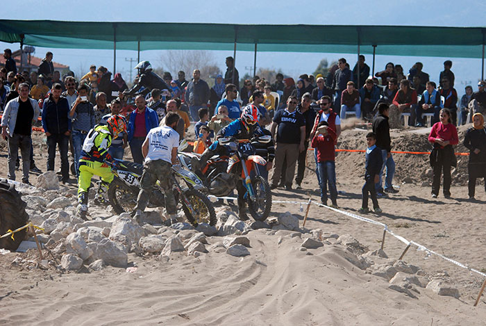 Antalya’nın Kumluca ilçesinde düzenlenen Türkiye'nin ilk Kum Enduro yarışları tamamlandı. 