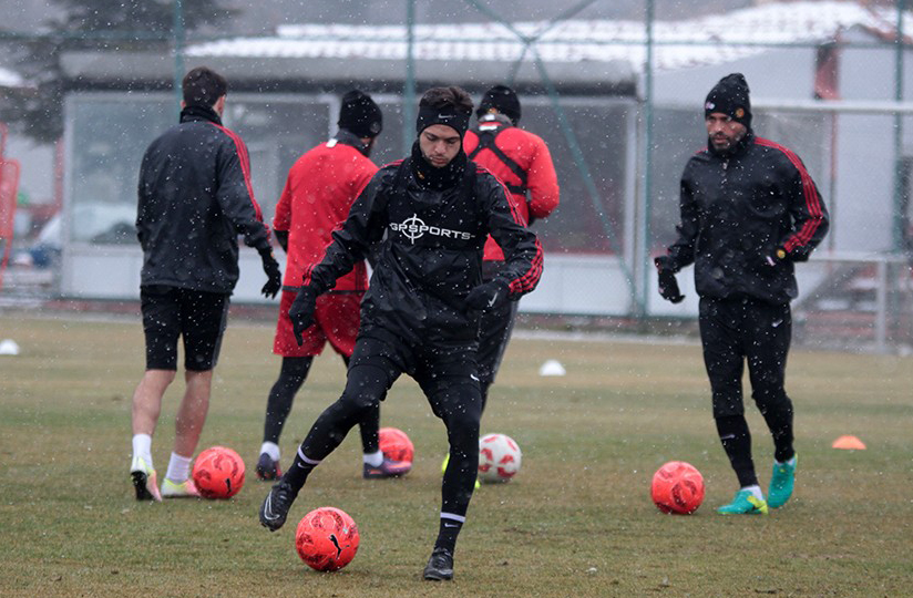 TFF 1. Lig’de zirvede yer alan Eskişehirspor’da Şanlıurfaspor mesaisi tüm hızıyla sürüyor.