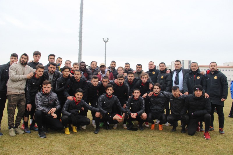 Eskişehirspor’da lisansı çıkmayan oyuncular takımdan ayrıldı. 