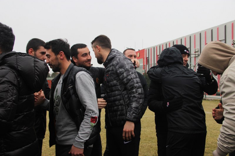 Eskişehirspor’da lisansı çıkmayan oyuncular takımdan ayrıldı. 