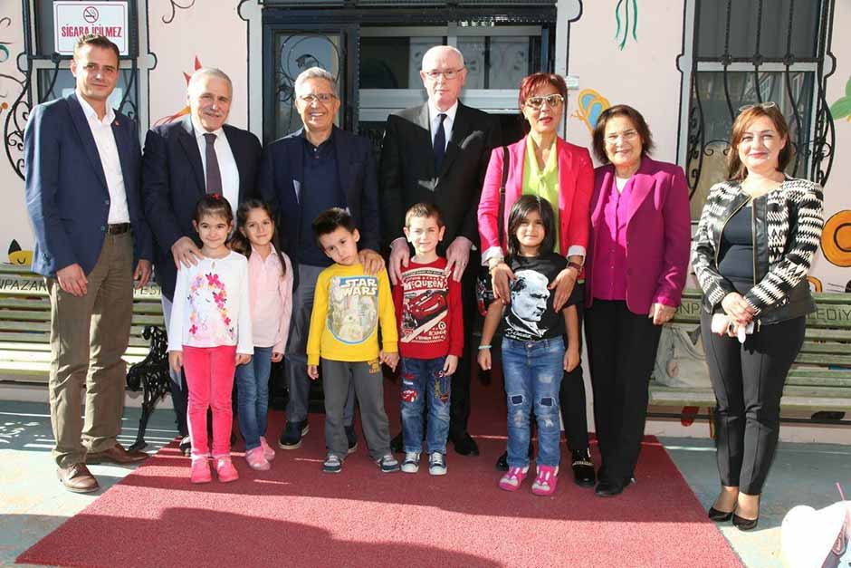 ‘Livaneli Şarkıları ve Film Müzikleri’ konseri için Eskişehir’e gelen ünlü sanatçı ve yazar Zülfü Livaneli ile Süleyman Çelebi Başkan Kurt’u ziyaret ettikten sonra Vadişehir Halk Merkezi, Oyunpazarı Kreş ve Gündüz Bakımevi, Halk Market, Tayfun Talipoğlu Daktilo Müzesi ve Kurşunlu Külliyesi’ni gezdi.