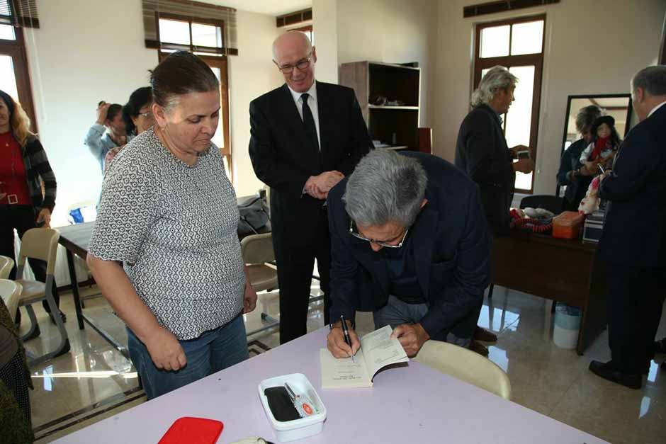 ‘Livaneli Şarkıları ve Film Müzikleri’ konseri için Eskişehir’e gelen ünlü sanatçı ve yazar Zülfü Livaneli ile Süleyman Çelebi Başkan Kurt’u ziyaret ettikten sonra Vadişehir Halk Merkezi, Oyunpazarı Kreş ve Gündüz Bakımevi, Halk Market, Tayfun Talipoğlu Daktilo Müzesi ve Kurşunlu Külliyesi’ni gezdi.