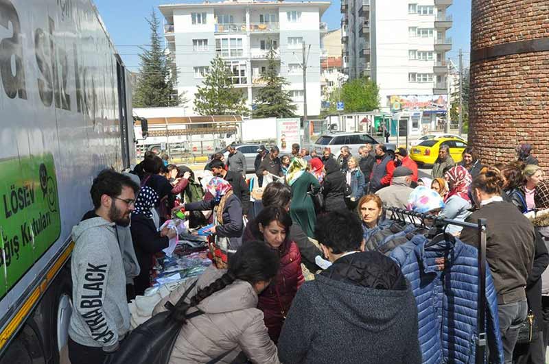 LÖSEV, "Anadolu’ya Tır Dolusu LÖSEV Yardımı" projesi ile Türkiye'nin dört bir yanında ihtiyaç sahibi hasta ve ailelerine yardımlar ulaştırmaya devam ediyor. 