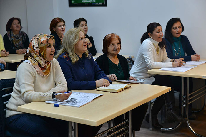 Tepebaşı Belediyesi Bahçelievler Meslek Edindirme Kurs Merkezi yıl boyunca düzenlediği çeşitli eğitimlerle adeta dolup taşıyor. 