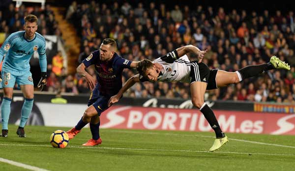 Pozisyon izlendiğinde topun çizgiyi net bir şekilde geçtiği görüldü. Ancak maçın hakemi gol olarak değerlendirmedi.