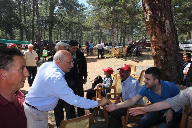 Kentimizde etkili bir lobiye sahip olan Mihalıççıklılar, kendi festivallerinde bir araya gelemedi. Bu yıl 38’nci düzenlenen Mihalıççıklılar Günü ve Kiraz Festivali’ne MİYAD’ın katılmaması dikkat çekti.