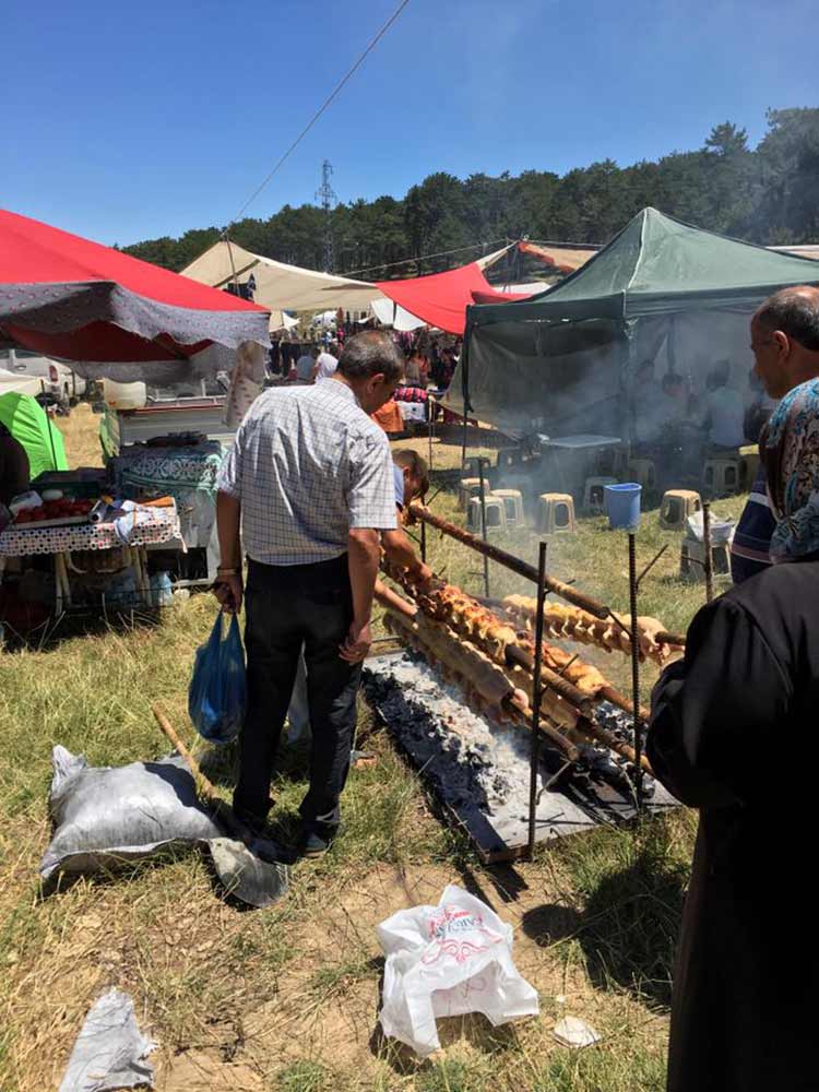 Kentimizde etkili bir lobiye sahip olan Mihalıççıklılar, kendi festivallerinde bir araya gelemedi. Bu yıl 38’nci düzenlenen Mihalıççıklılar Günü ve Kiraz Festivali’ne MİYAD’ın katılmaması dikkat çekti.