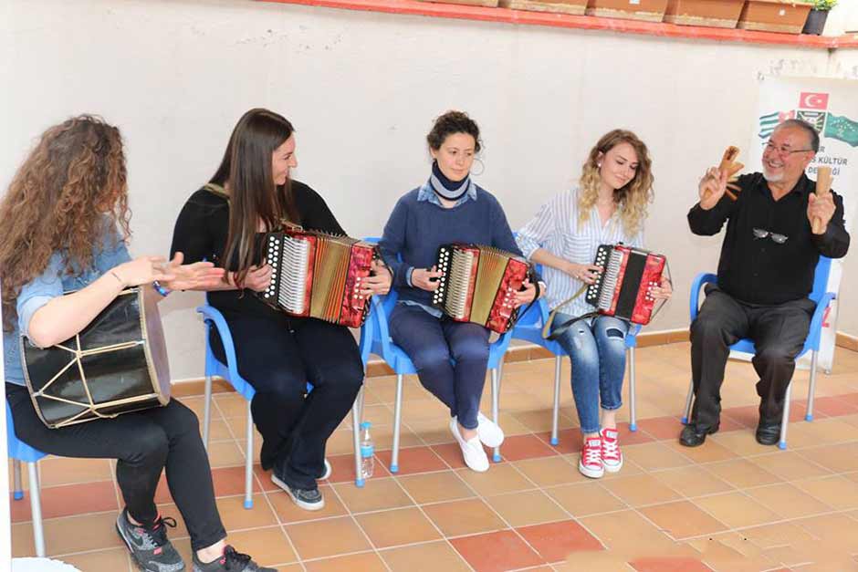 MIZIKALAR SUSMASIN DİYE TOPLANDILAR