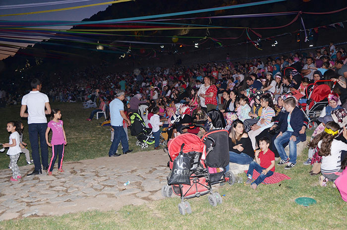 Eskişehir’in Sivrihisar ilçesinde düzenlenen Uluslararası Nasreddin Hoca Kültür ve Sanat Festivali'nin ilk gece konuğu şarkıcı Mustafa Ceceli oldu.