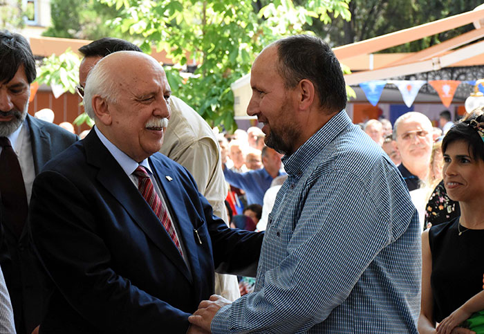 AK Parti’nin bayramlaşma programında konuşan Nabi Avcı, AK Parti’nin dünya üzerindeki en örgütlü siyasi parti olduğunu söyledi. Bakan Avcı, AK Partinin dünyanın en örgütlü ve disiplinli siyasi organizasyonu olduğunu dile getirdi.