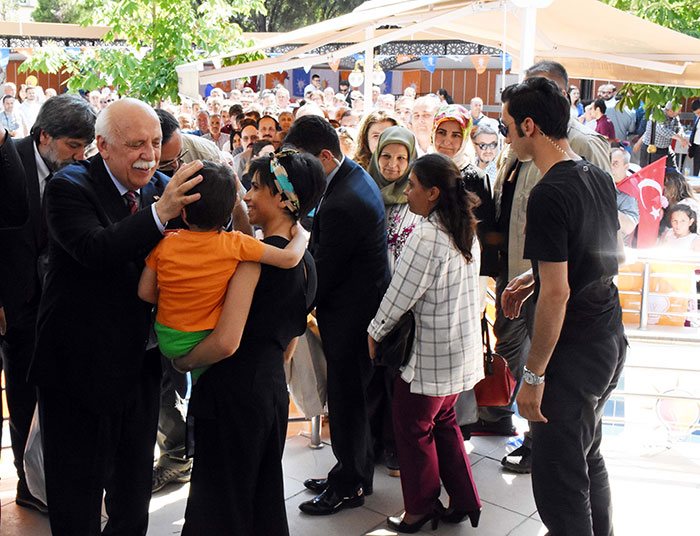 AK Parti’nin bayramlaşma programında konuşan Nabi Avcı, AK Parti’nin dünya üzerindeki en örgütlü siyasi parti olduğunu söyledi. Bakan Avcı, AK Partinin dünyanın en örgütlü ve disiplinli siyasi organizasyonu olduğunu dile getirdi.