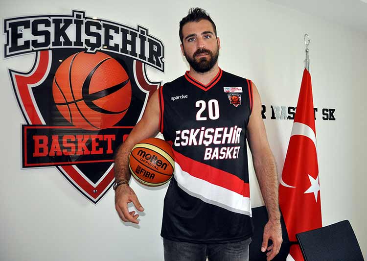 Türkiye Basketbol 1. Ligi takımlarından Eskişehir Basket, kadrosuna kattığı oyuncular Cemal Nalga ve Murat Göktaş ile sözleşme imzaladı.