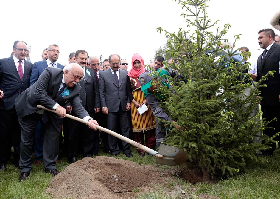 Kültür ve Turizm Bakanı Nabi Avcı, "Nasreddin Hoca gerçekten Anadolu hikmetinin en önemli temsilcilerinden biri. Onu herhangi bir mizah figürü gibi algılamak çok yanlış ve haksız bir değerlendirme olur." dedi.
