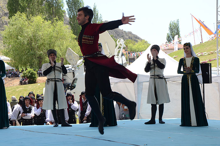 Kültür ve Turizm Bakanı Nabi Avcı, "Nasreddin Hoca, büyük bir bilge kişiliktir. O bütün Türk dünyasında muhtelif isimlerle anılmaya, yaşamaya devam ediyor. Nasreddin Hoca, tarihi bir kişilik olmanın ötesinde Türk milletinin felsefi zekasını, hikmet derinliğini sembolize eden bir millet ve medeniyet büyüğüdür." dedi.