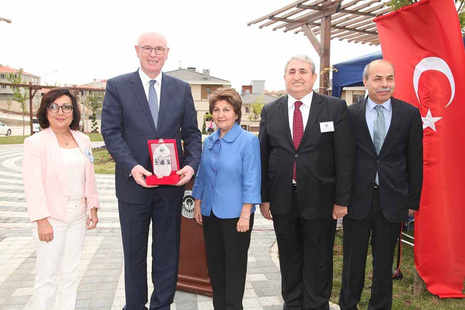 Odunpazarı Belediyesi ve Türkiye Noterler Birliği işbirliğiyle yapılan Noterler Parkı düzenlenen törenle hizmete açıldı.