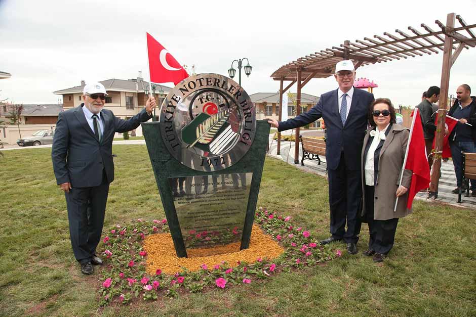 Odunpazarı Belediyesi ve Türkiye Noterler Birliği işbirliğiyle yapılan Noterler Parkı düzenlenen törenle hizmete açıldı.