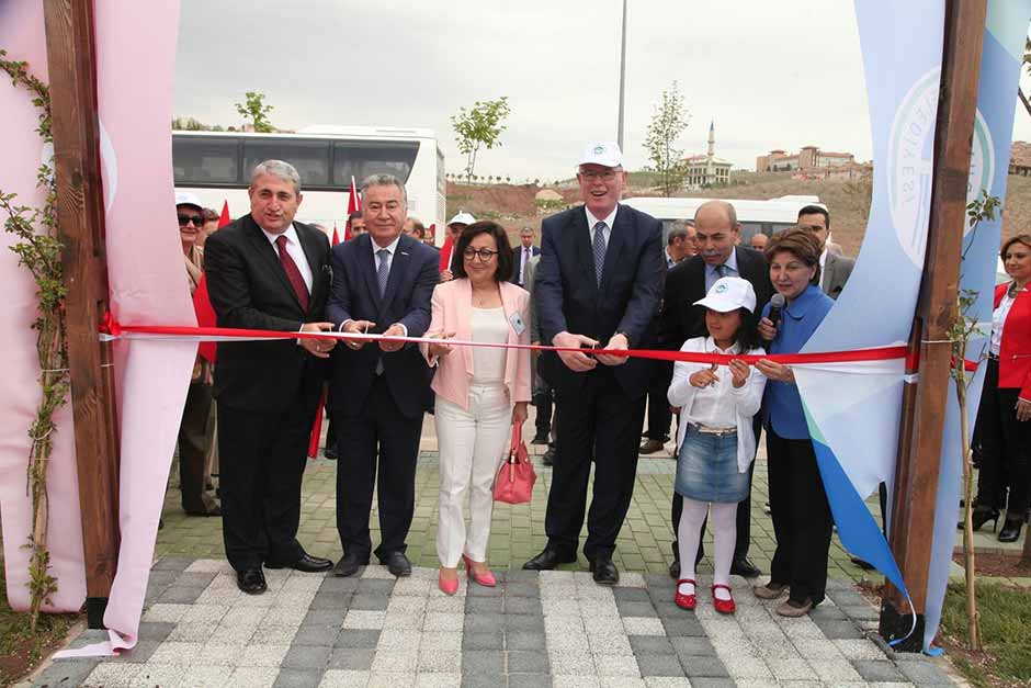 Odunpazarı Belediyesi ve Türkiye Noterler Birliği işbirliğiyle yapılan Noterler Parkı düzenlenen törenle hizmete açıldı.