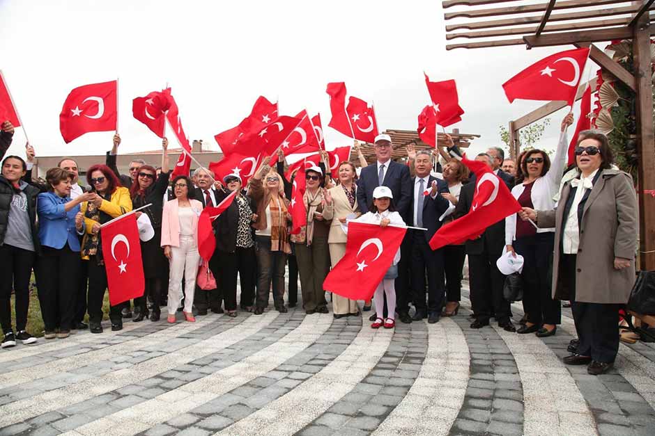 Odunpazarı Belediyesi ve Türkiye Noterler Birliği işbirliğiyle yapılan Noterler Parkı düzenlenen törenle hizmete açıldı.