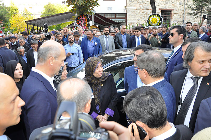 AK Parti Milletvekili Emine Nur Günay’ın annesi Nurcan Özkan, dün sevenleri eşliğinde son yolculuğuna uğurlandı.