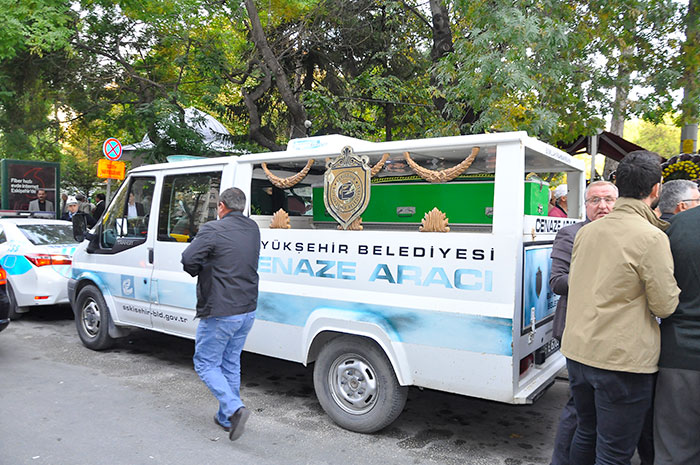 AK Parti Milletvekili Emine Nur Günay’ın annesi Nurcan Özkan, dün sevenleri eşliğinde son yolculuğuna uğurlandı.