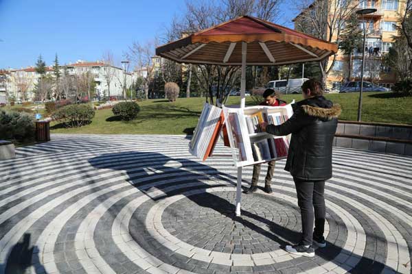 Odunpazarı Belediyesi, öğretmenlere hediye ederek 24 Kasım Öğretmenler Günü’nde açılışını yaptığı Öğretmenler Parkı’nda büyük bir sürprize imza attı.