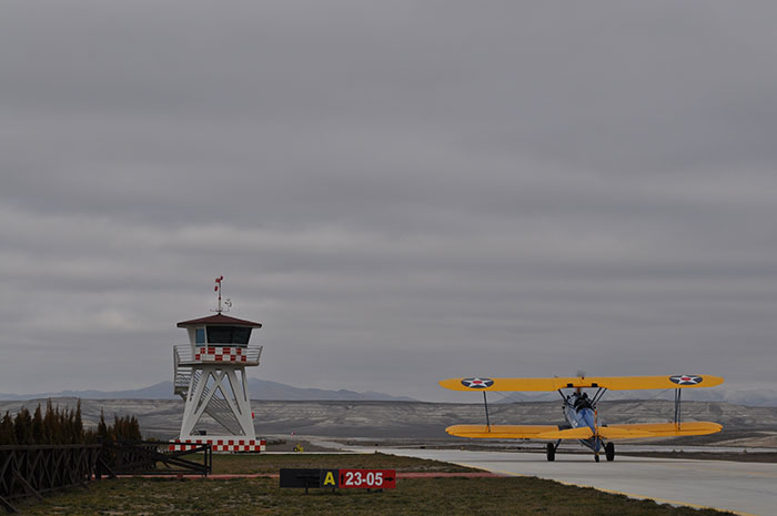 Türkiye’nin uçabilen en yaşlı tayyaresi 1942 model Boeing-Stearman, Sivrihisar Uluslararası Sportif Havacılık Merkezi’nde 75 yaşında olmasına rağmen tarihini göklerle birleştirmeye devam ediyor. 