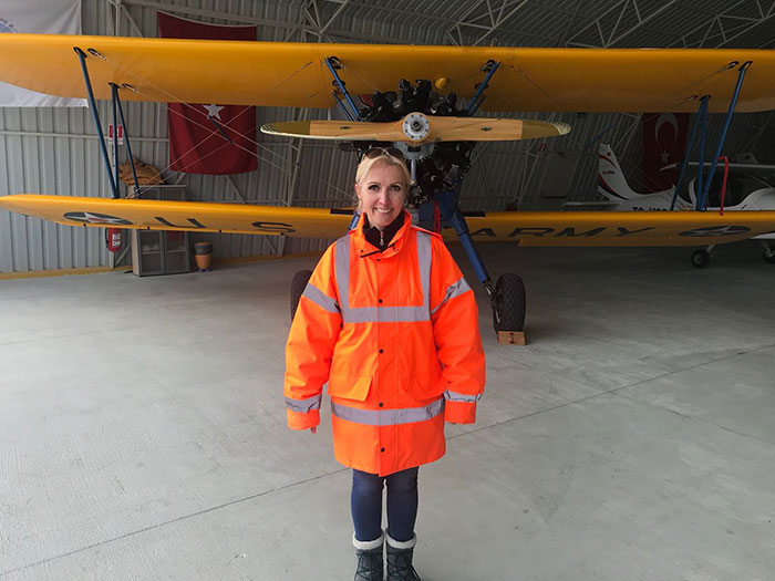 Türkiye’nin uçabilen en yaşlı tayyaresi 1942 model Boeing-Stearman, Sivrihisar Uluslararası Sportif Havacılık Merkezi’nde 75 yaşında olmasına rağmen tarihini göklerle birleştirmeye devam ediyor. 