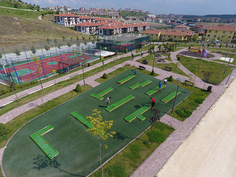 Futboldan golfe geniş bir yelpazede hizmet sunan Odunpazarı Belediyesi, vatandaşları spora yönlendirmek için çalışmalarına devam ediyor. 