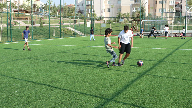 Futboldan golfe geniş bir yelpazede hizmet sunan Odunpazarı Belediyesi, vatandaşları spora yönlendirmek için çalışmalarına devam ediyor. 