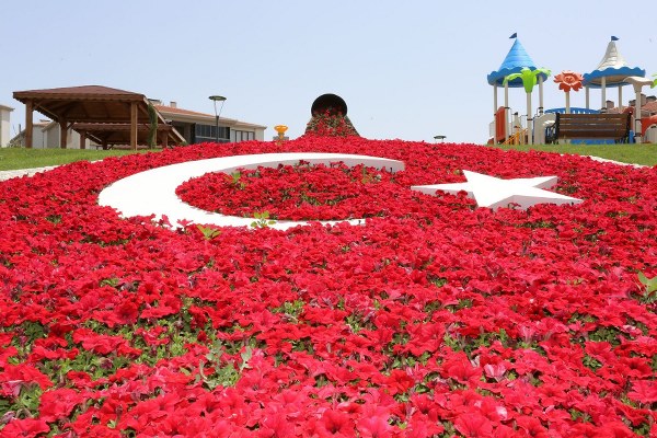 Odunpazarı Belediyesi, temiz bir nefes ve mutlu bir yaşam alanı sunduğu mahalle parklarına yenilerini eklemeye devam ediyor. 