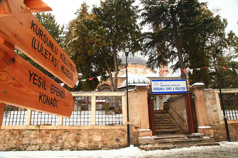 Odunpazarı ilçesinin tarihi zenginliklerle dolu olan Odunpazarı Bölgesi, dört mevsim güzelliği ile tüm hayranlıkları üzerine toplamaya devam ediyor. Türk Sivil Mimarisinin en güzel örnekleri ile Türkiye'nin önemli kültür ve turizm merkezlerinden olan Tarihi Odunpazarı Bölgesi, özellikle kış mevsiminde sunduğu doyumsuz güzelliklerle ziyaretçilerini kendine hayran bırakıyor.