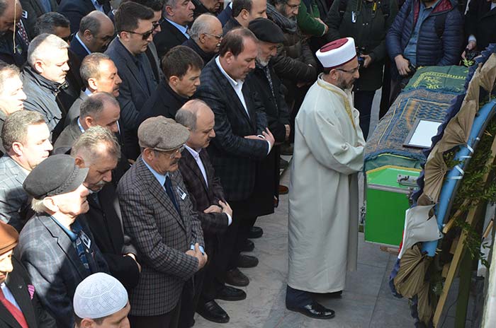 Eskişehir’in en köklü yerel gazetelerinden İstikbal Gazetesi’nin 50 yıldır sahipliğini yapan ve dün hayatını kaybeden duayen gazeteci Oğuz Türkmen toprağa verildi. 