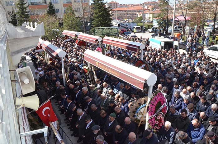 Eskişehir’in en köklü yerel gazetelerinden İstikbal Gazetesi’nin 50 yıldır sahipliğini yapan ve dün hayatını kaybeden duayen gazeteci Oğuz Türkmen toprağa verildi. 