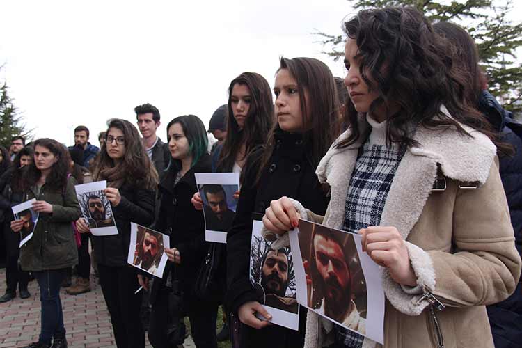 Eskişehir Osmangazi Üniversitesi (ESOGÜ) Eğitim Fakültesi öğrencileri, Ankara’daki patlamada hayatını kaybeden Kerim Sağlam için anma etkinliği düzenledi. 