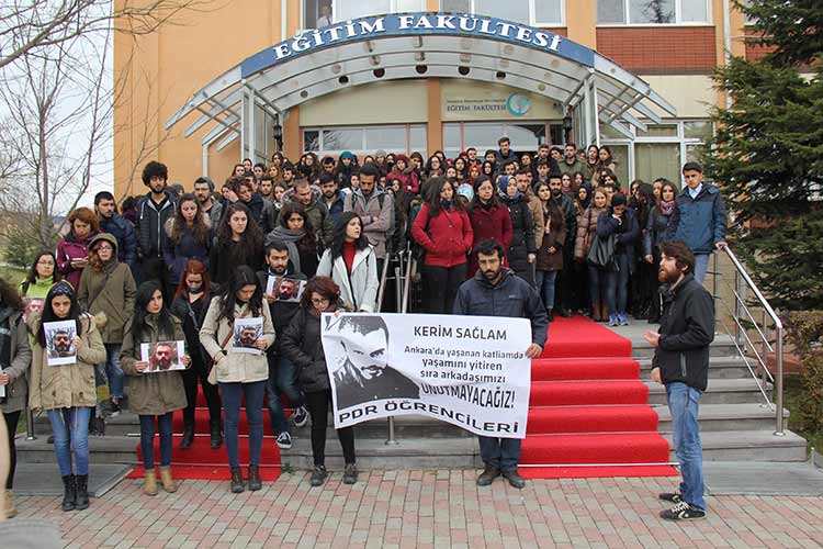 Eskişehir Osmangazi Üniversitesi (ESOGÜ) Eğitim Fakültesi öğrencileri, Ankara’daki patlamada hayatını kaybeden Kerim Sağlam için anma etkinliği düzenledi. 