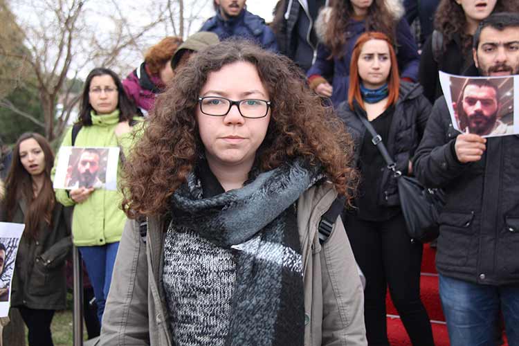 Eskişehir Osmangazi Üniversitesi (ESOGÜ) Eğitim Fakültesi öğrencileri, Ankara’daki patlamada hayatını kaybeden Kerim Sağlam için anma etkinliği düzenledi. 