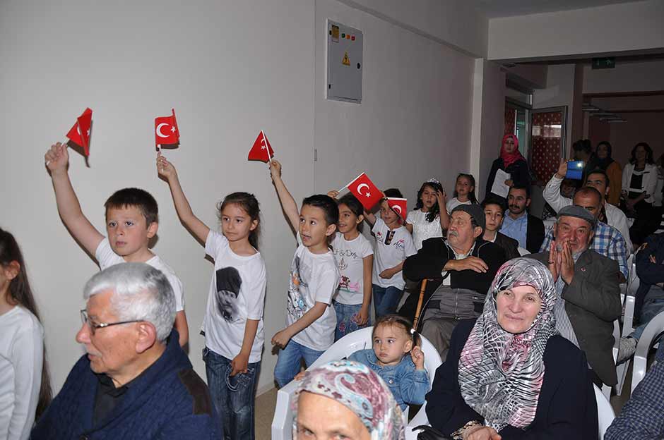 Şehit Yalçın Baykuş İlkokulu 1-C sınıflarının okuma bayramı etkinliği gerçekleştirildi. Okuma bayramı Şehit Yalçın Baykuş İlkokulu Çok amaçlı salonunda yaptı.