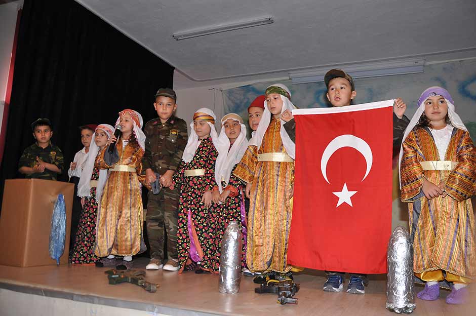 Şehit Yalçın Baykuş İlkokulu 1-C sınıflarının okuma bayramı etkinliği gerçekleştirildi. Okuma bayramı Şehit Yalçın Baykuş İlkokulu Çok amaçlı salonunda yaptı.